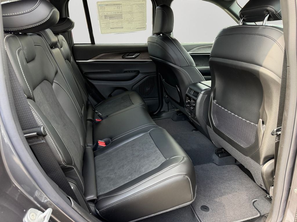 2026 Jeep Grand Cherokee Laredo Altitude