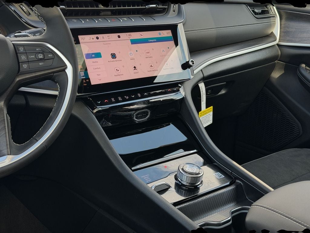 2026 Jeep Grand Cherokee Laredo Altitude