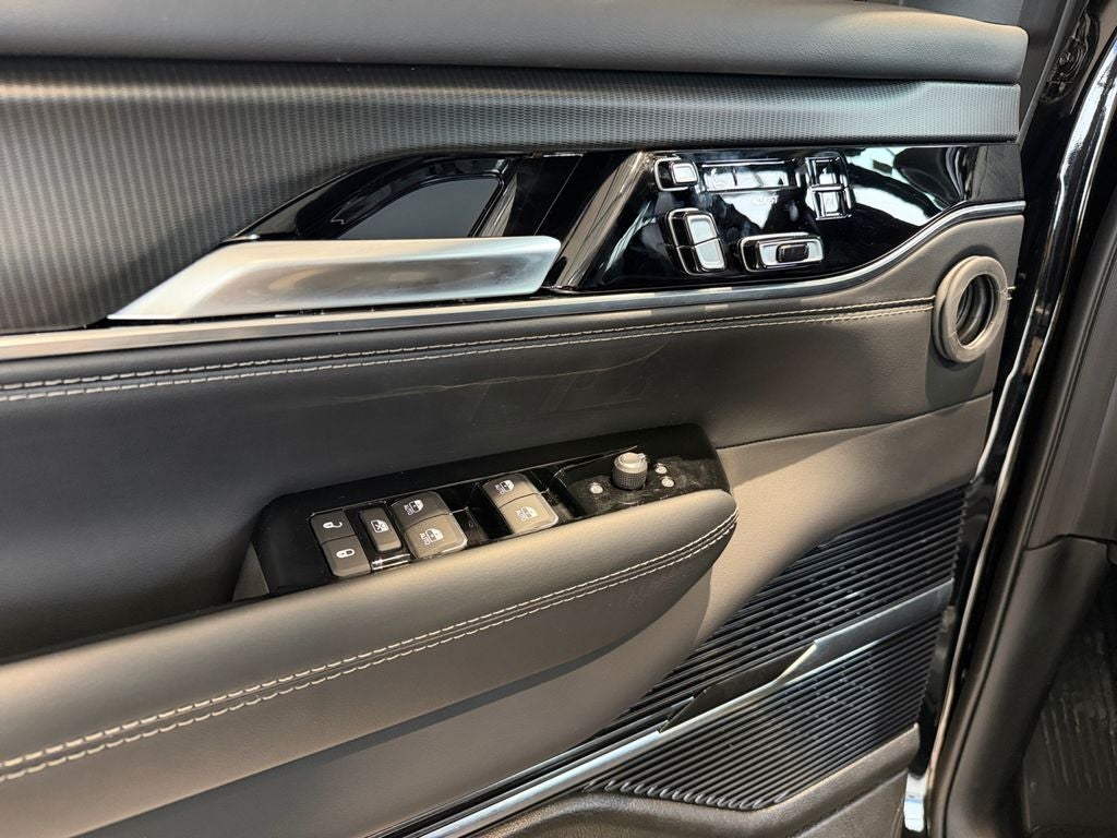 2026 Jeep Grand Wagoneer Summit Obsidian