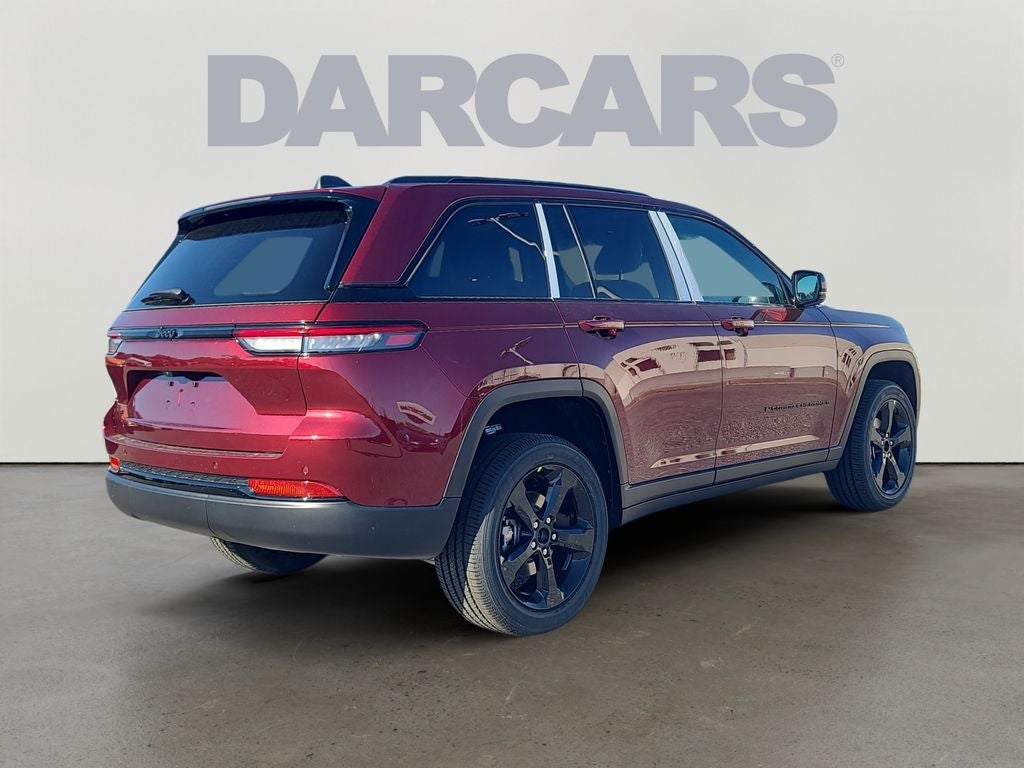 2025 Jeep Grand Cherokee Laredo