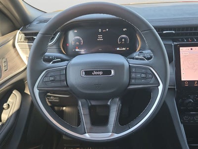 2025 Jeep Grand Cherokee Limited Dual-Pane Panoramic Sunroof