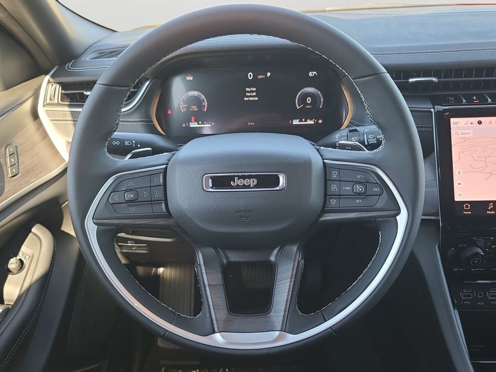 2025 Jeep Grand Cherokee Limited Dual-Pane Panoramic Sunroof