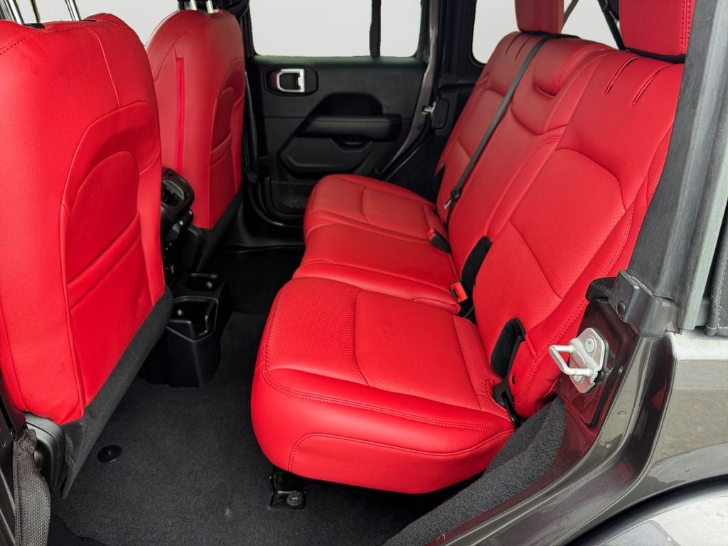 2020 Jeep Wrangler Unlimited Sahara 3.6L V6, GPS Navigation,