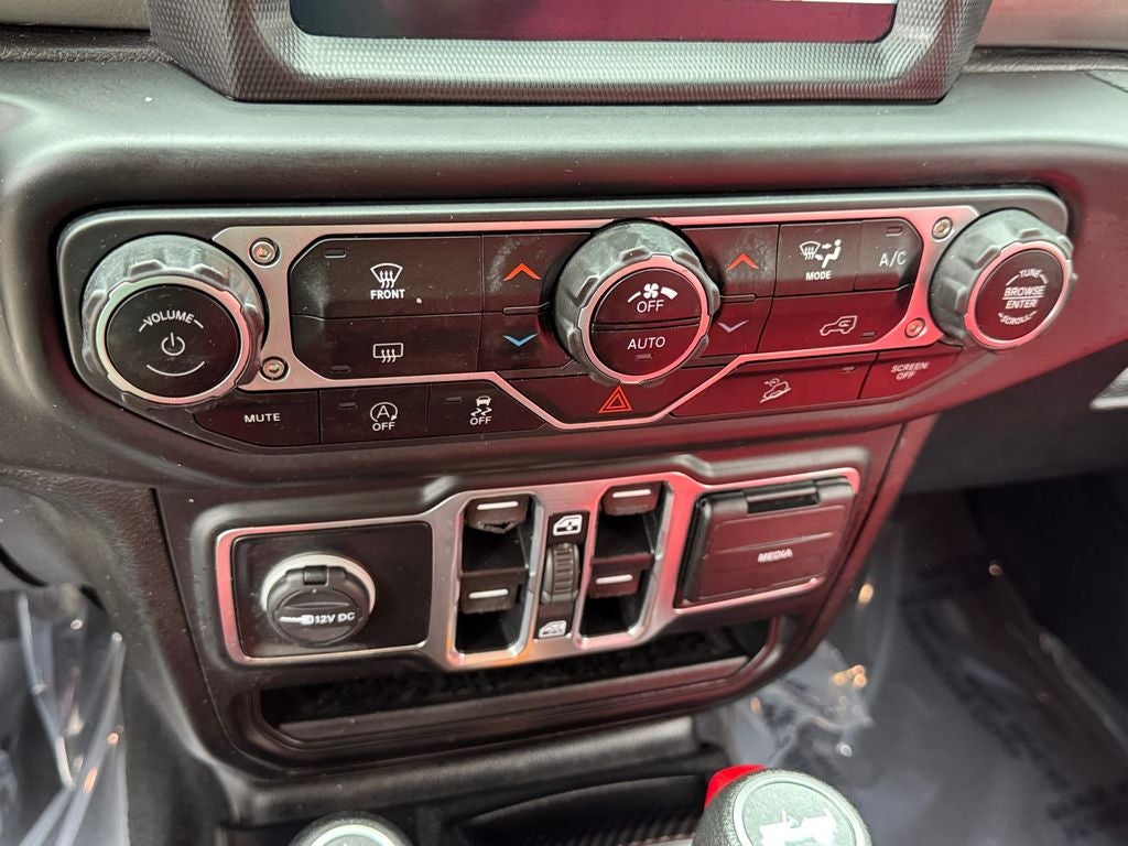 2020 Jeep Wrangler Unlimited Sahara 3.6L V6, GPS Navigation,