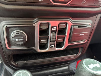 2020 Jeep Wrangler Unlimited Sahara 3.6L V6, GPS Navigation,