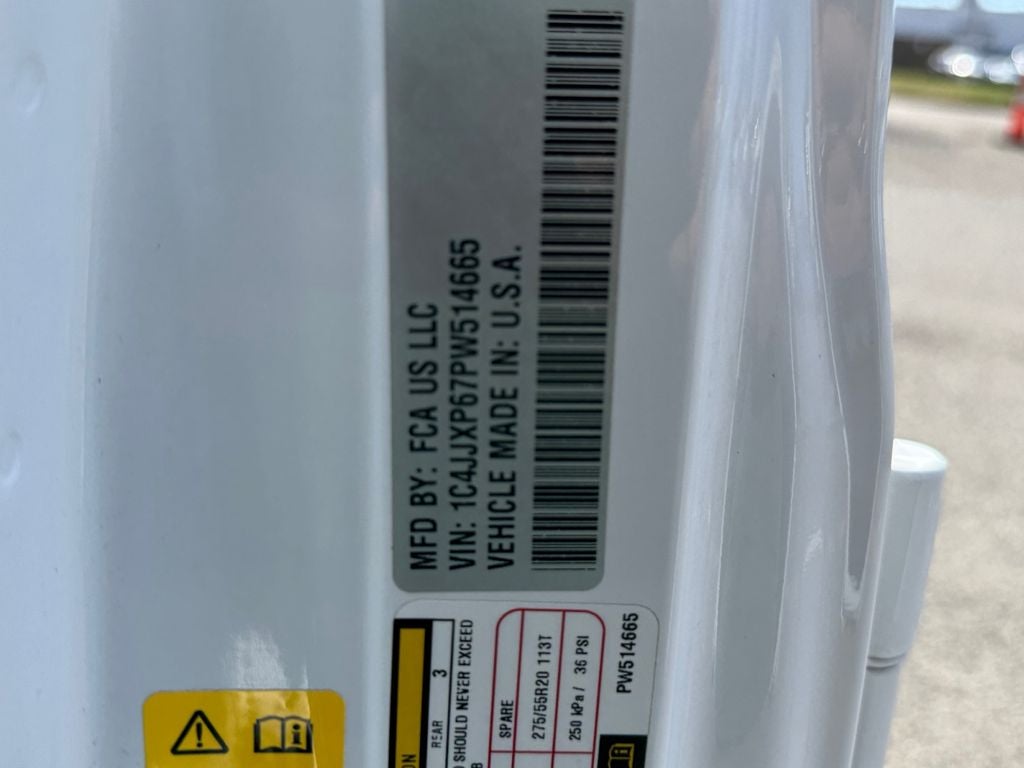 2023 Jeep Wrangler Sahara 4xe Leather seats