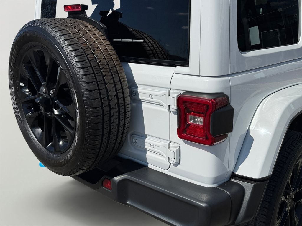 2023 Jeep Wrangler Sahara 4xe Leather seats