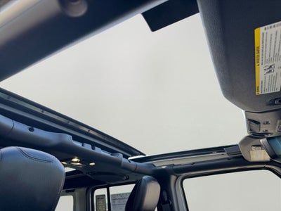 2023 Jeep Wrangler Sahara 4xe Sky One–Touch® Power–Top