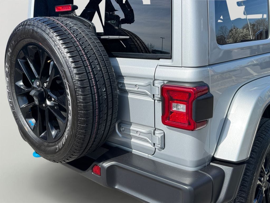 2023 Jeep Wrangler Sahara 4xe Sky One–Touch® Power–Top