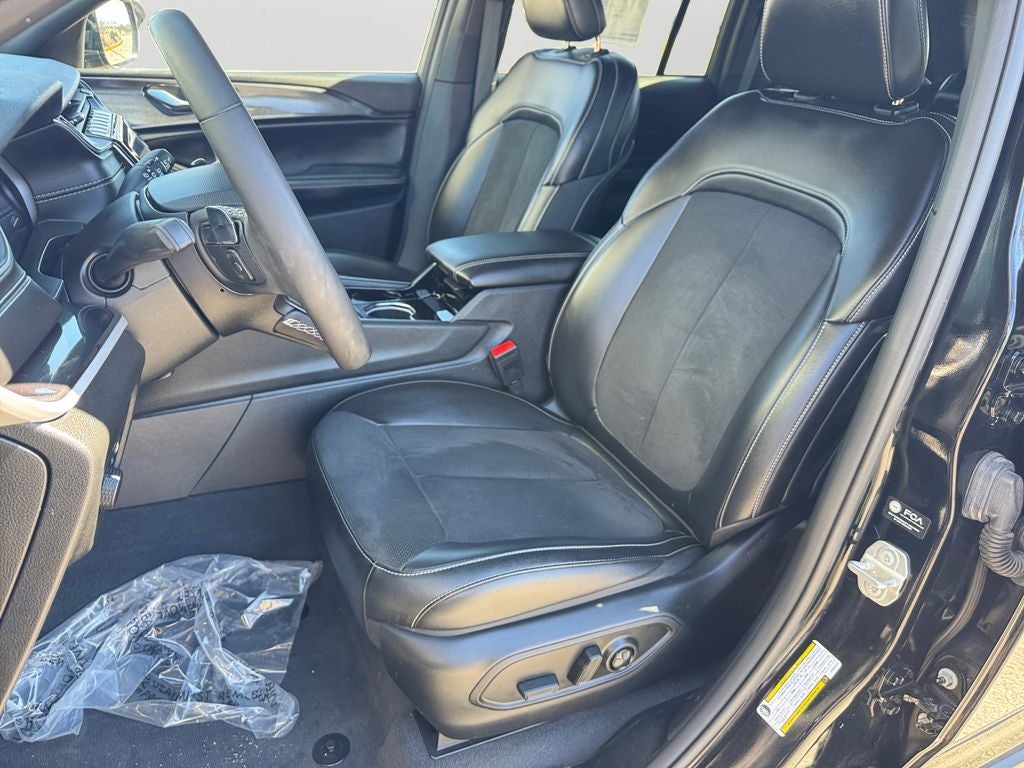 2023 Jeep Grand Cherokee Altitude Power Sunroof