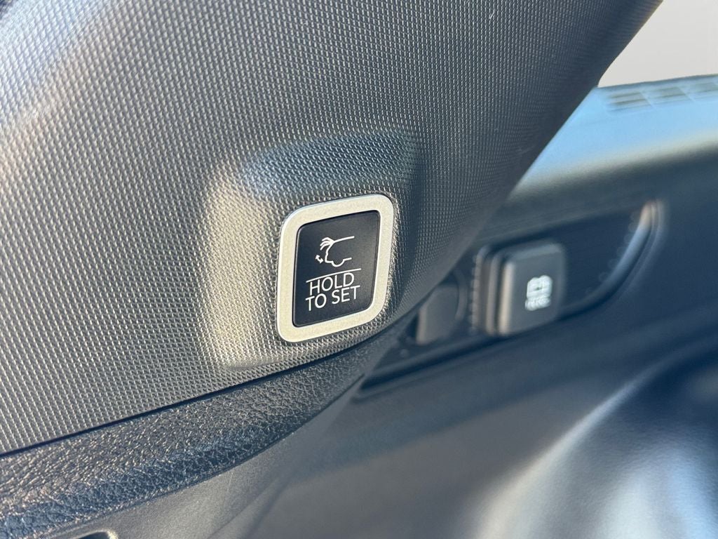 2023 Jeep Grand Cherokee Altitude Power Sunroof