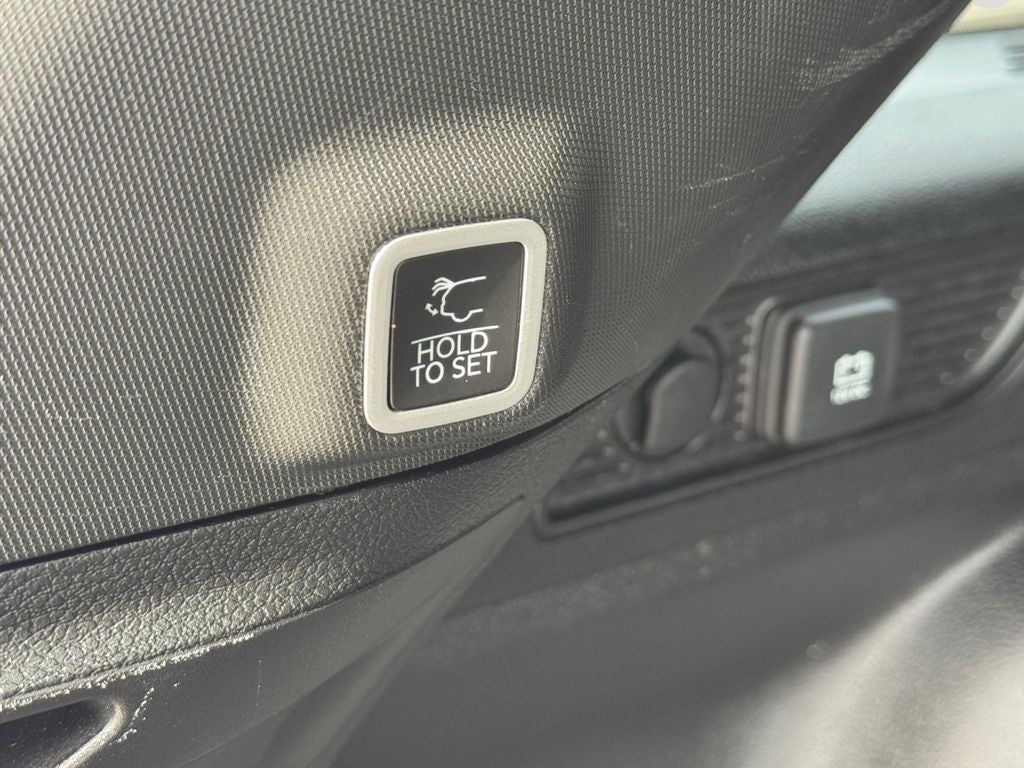 2023 Jeep Grand Cherokee Altitude Sunroof ,Capri Leatherette