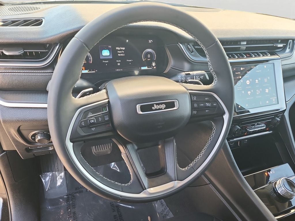 2023 Jeep Grand Cherokee L Laredo Sunroof