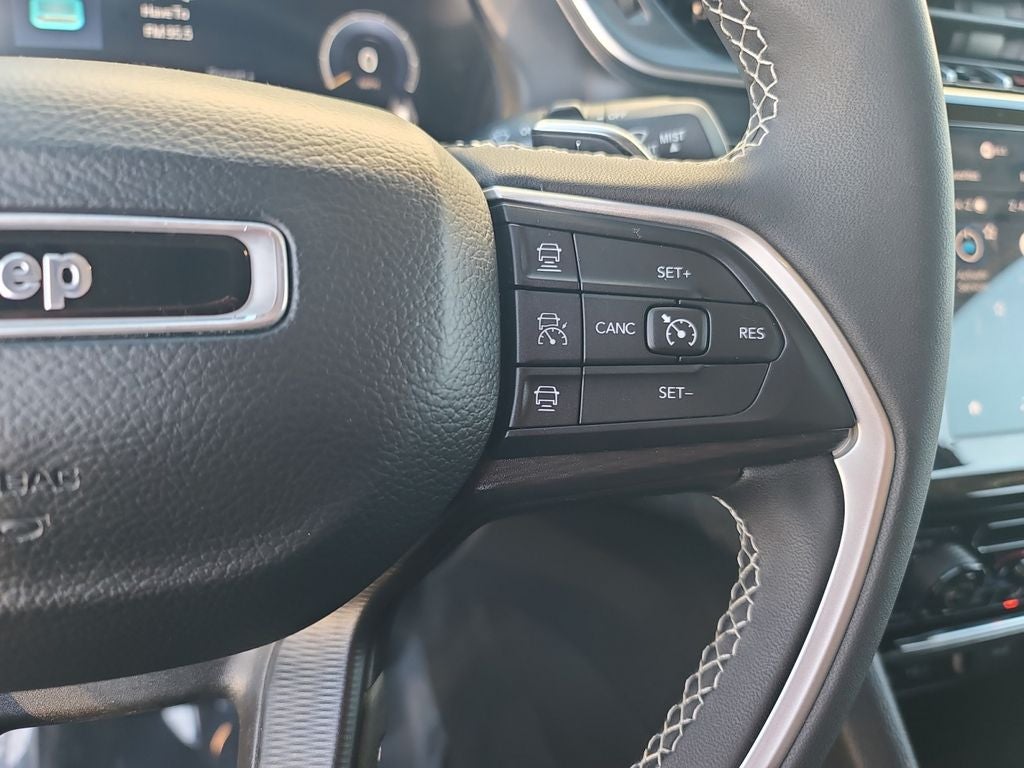 2023 Jeep Grand Cherokee L Laredo Sunroof