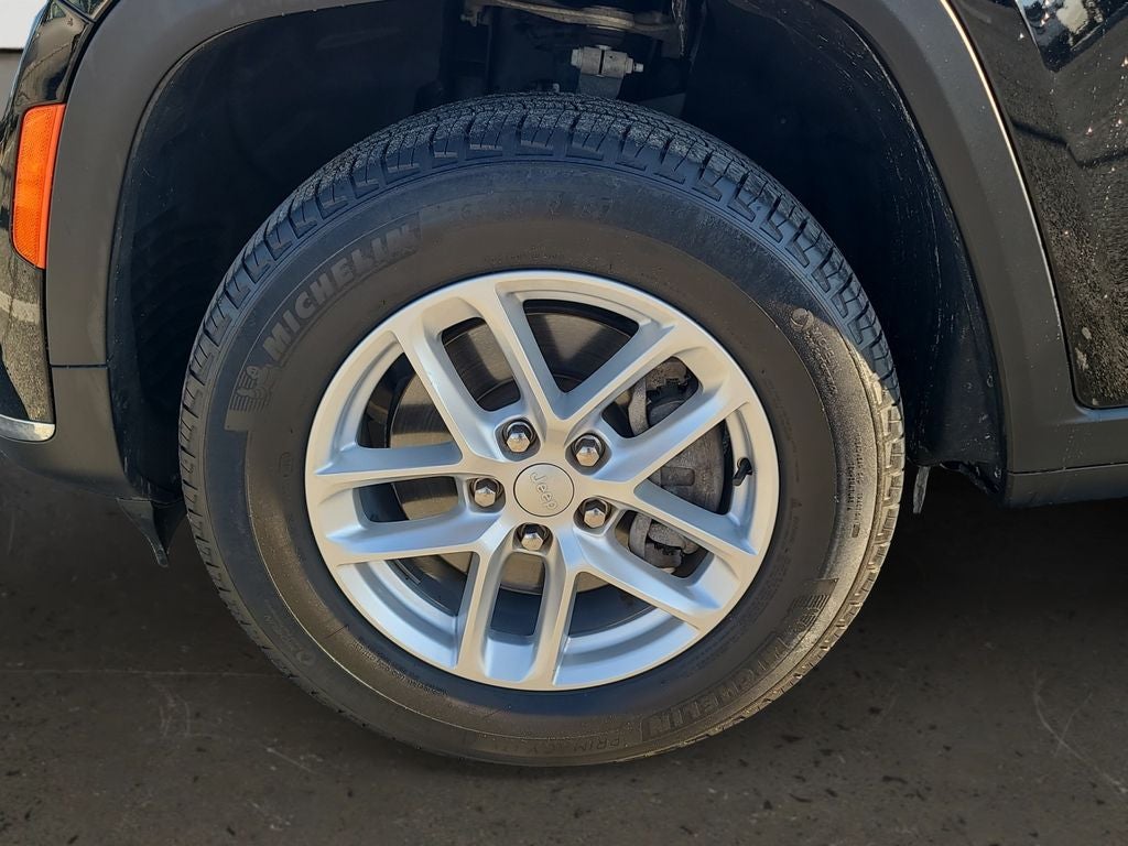 2023 Jeep Grand Cherokee L Laredo Sunroof