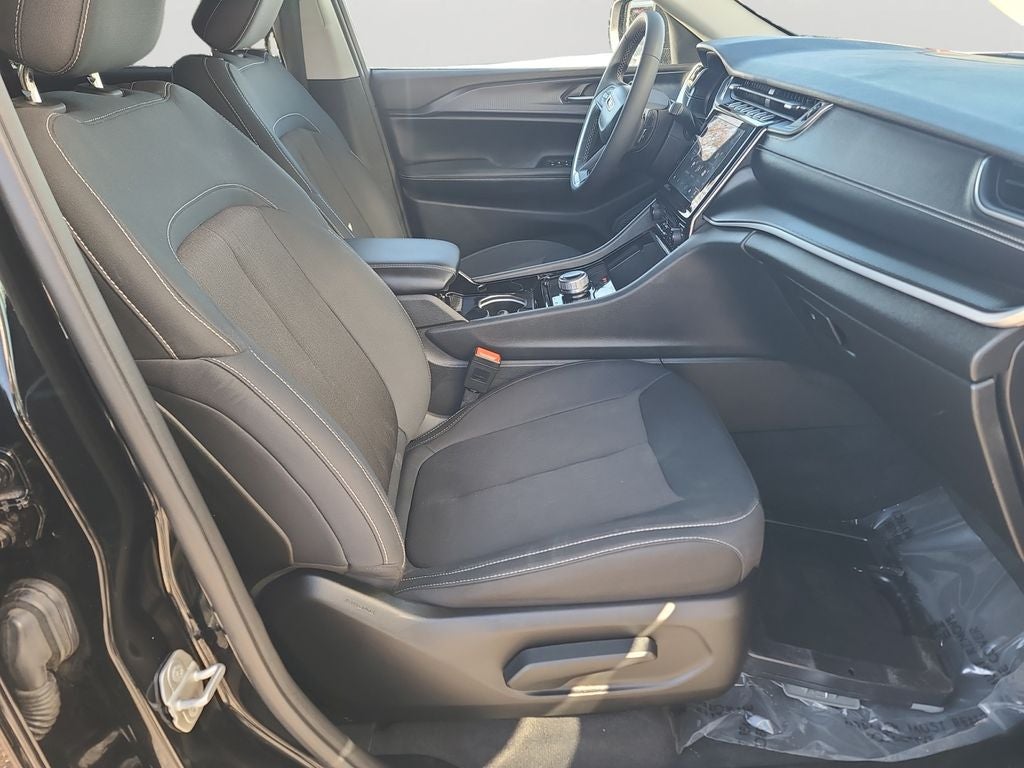 2023 Jeep Grand Cherokee L Laredo Sunroof