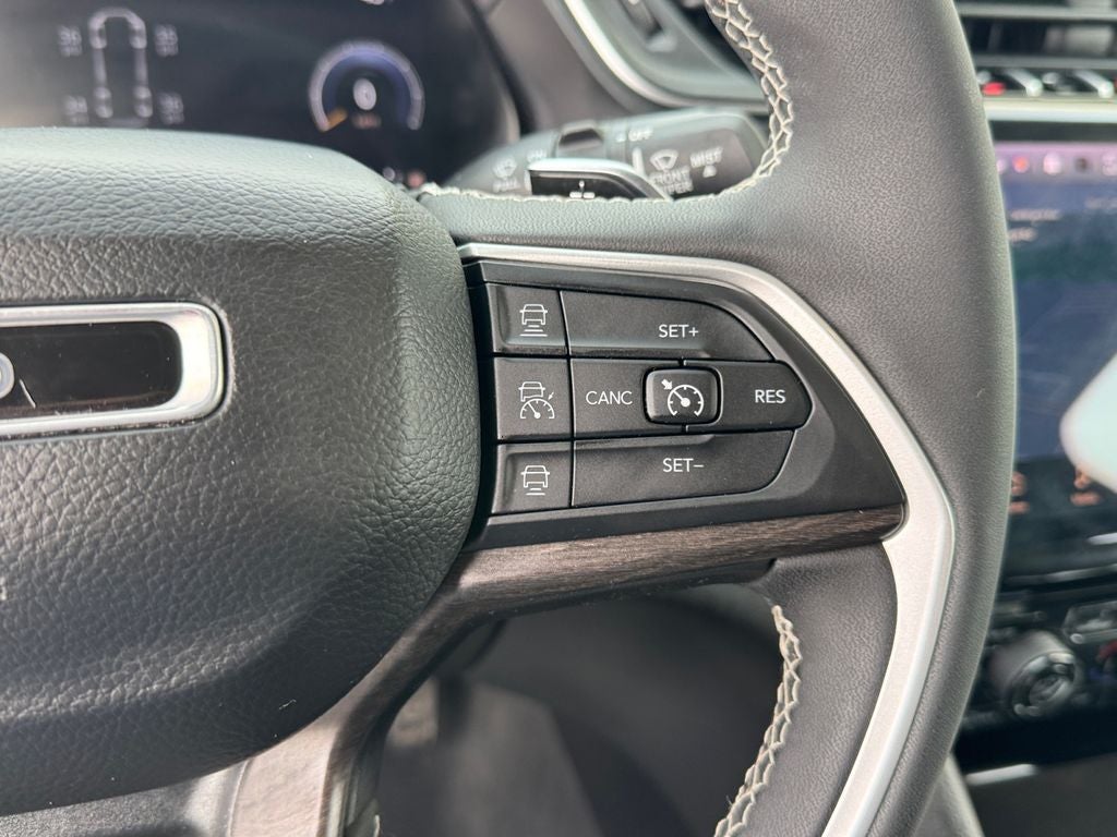 2023 Jeep Grand Cherokee L Limited Dual–Pane Panoramic Sunroof