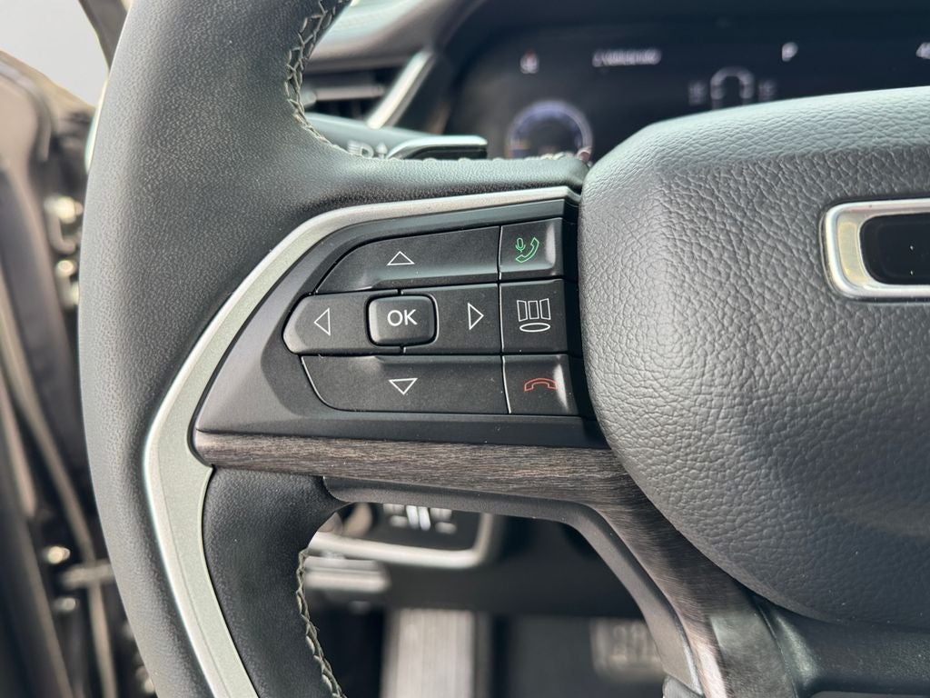 2023 Jeep Grand Cherokee L Limited Dual–Pane Panoramic Sunroof