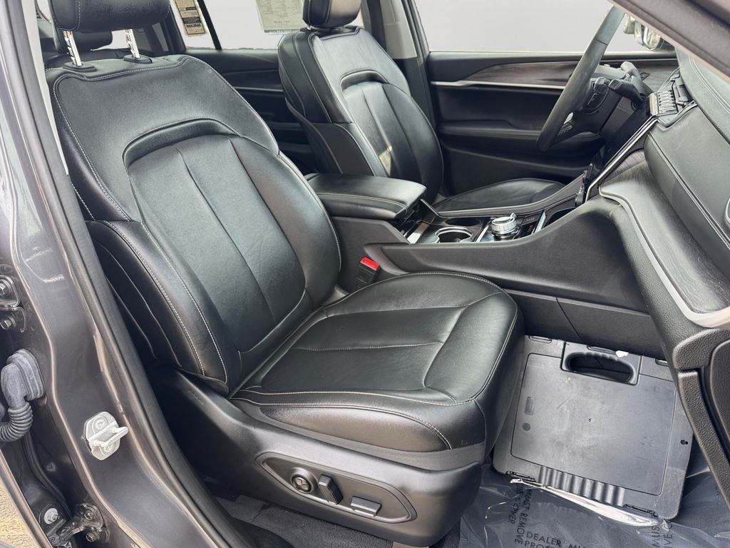 2023 Jeep Grand Cherokee L Limited Dual–Pane Panoramic Sunroof