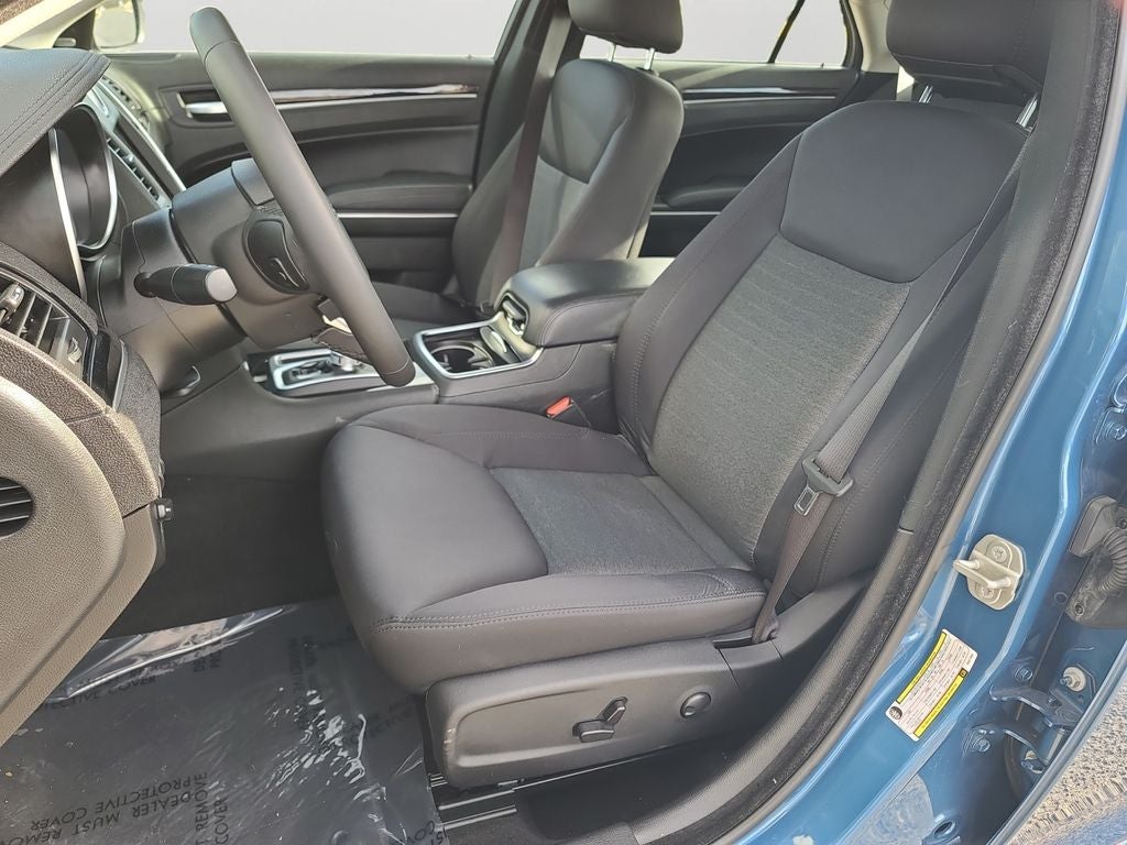 2023 Chrysler 300 Touring Safety Tec pkg