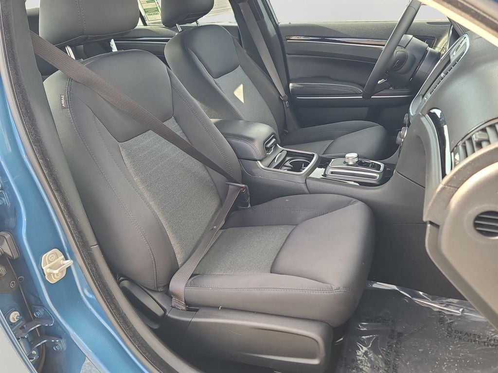 2023 Chrysler 300 Touring Safety Tec pkg