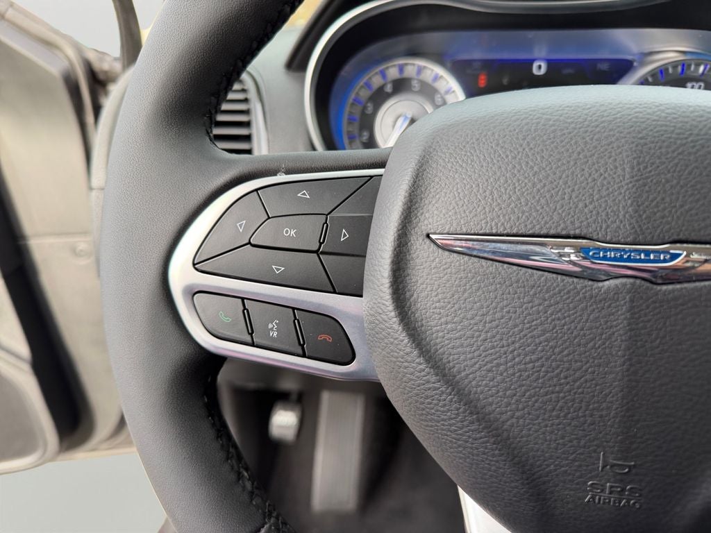 2023 Chrysler 300 Touring DualPane Panoramic Sunroof