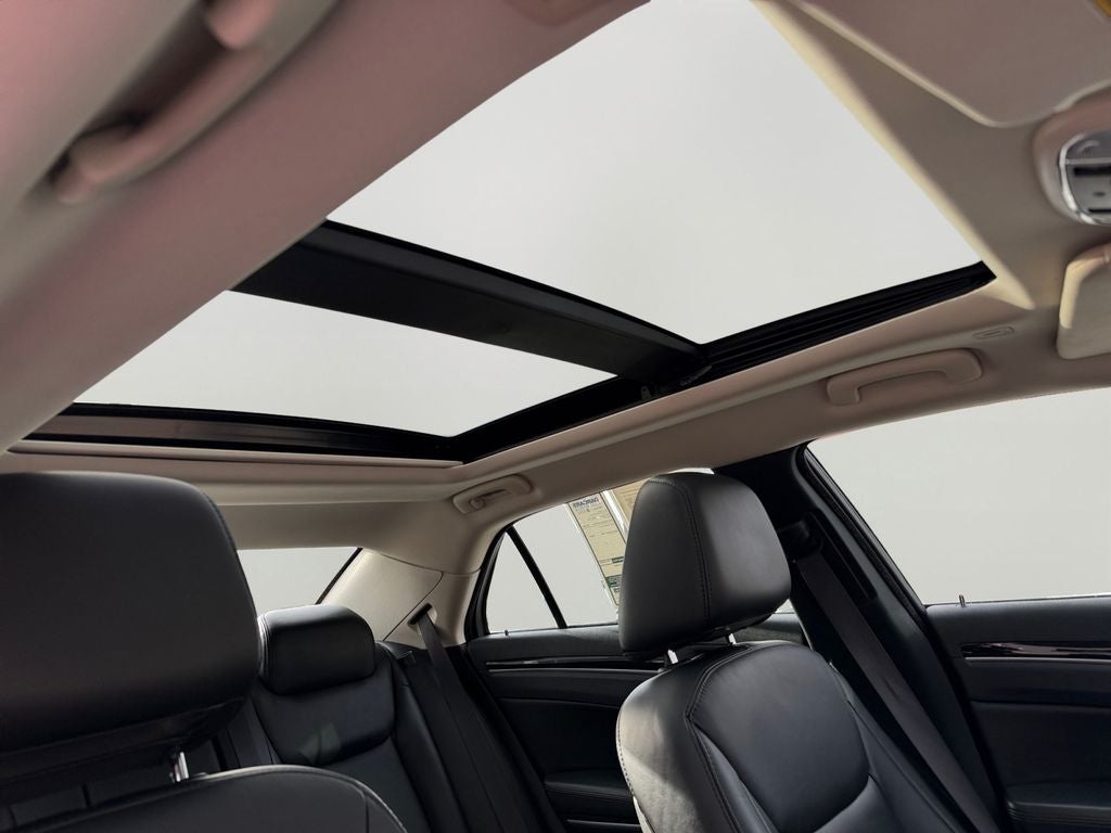 2023 Chrysler 300 Touring DualPane Panoramic Sunroof