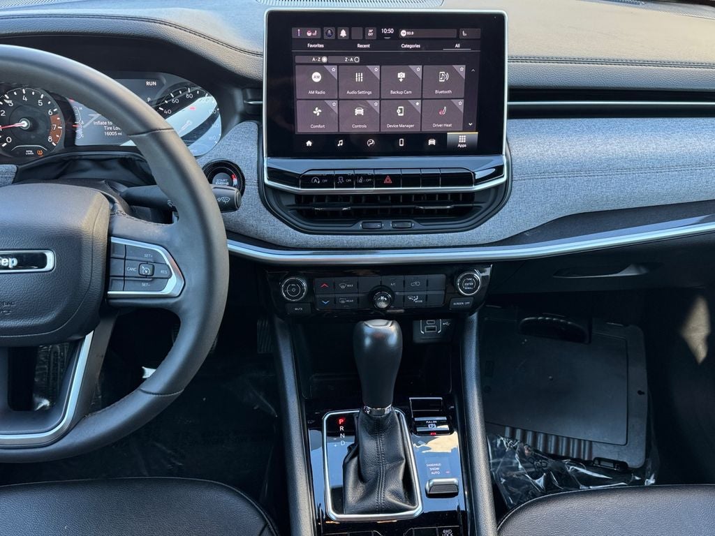 2023 Jeep Compass Latitude Lux Dual–Pane Panoramic Sunroof