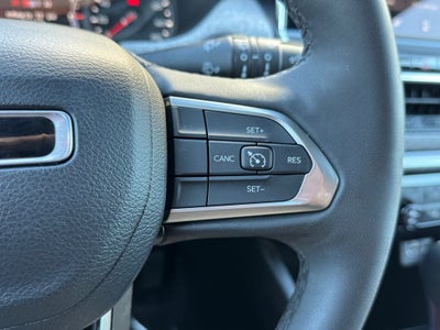 2023 Jeep Compass Latitude Lux Dual–Pane Panoramic Sunroof