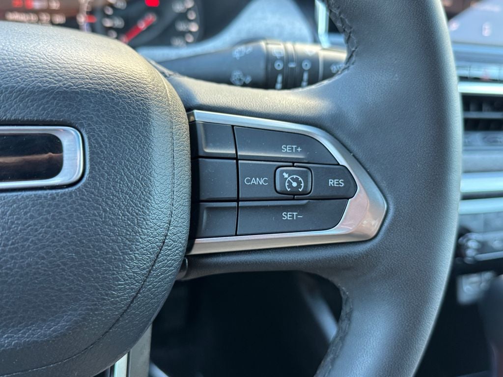 2023 Jeep Compass Latitude Lux Dual–Pane Panoramic Sunroof