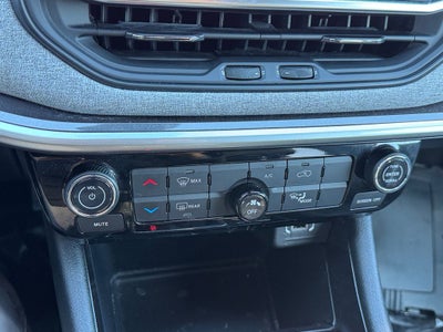 2023 Jeep Compass Latitude Lux Dual–Pane Panoramic Sunroof