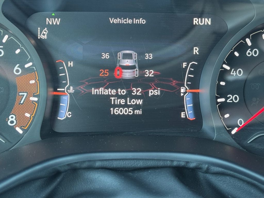 2023 Jeep Compass Latitude Lux Dual–Pane Panoramic Sunroof