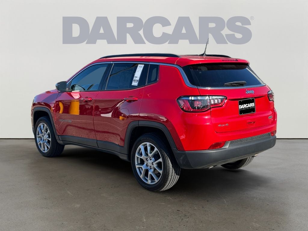 2023 Jeep Compass Latitude Lux Dual–Pane Panoramic Sunroof