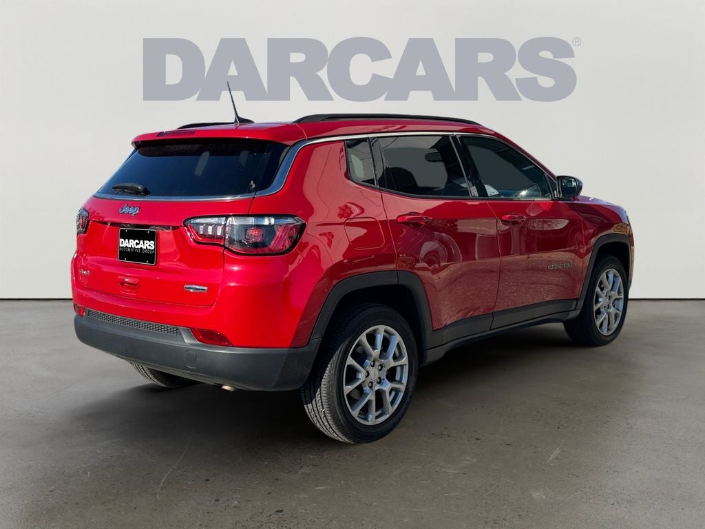 2023 Jeep Compass Latitude Lux Dual–Pane Panoramic Sunroof