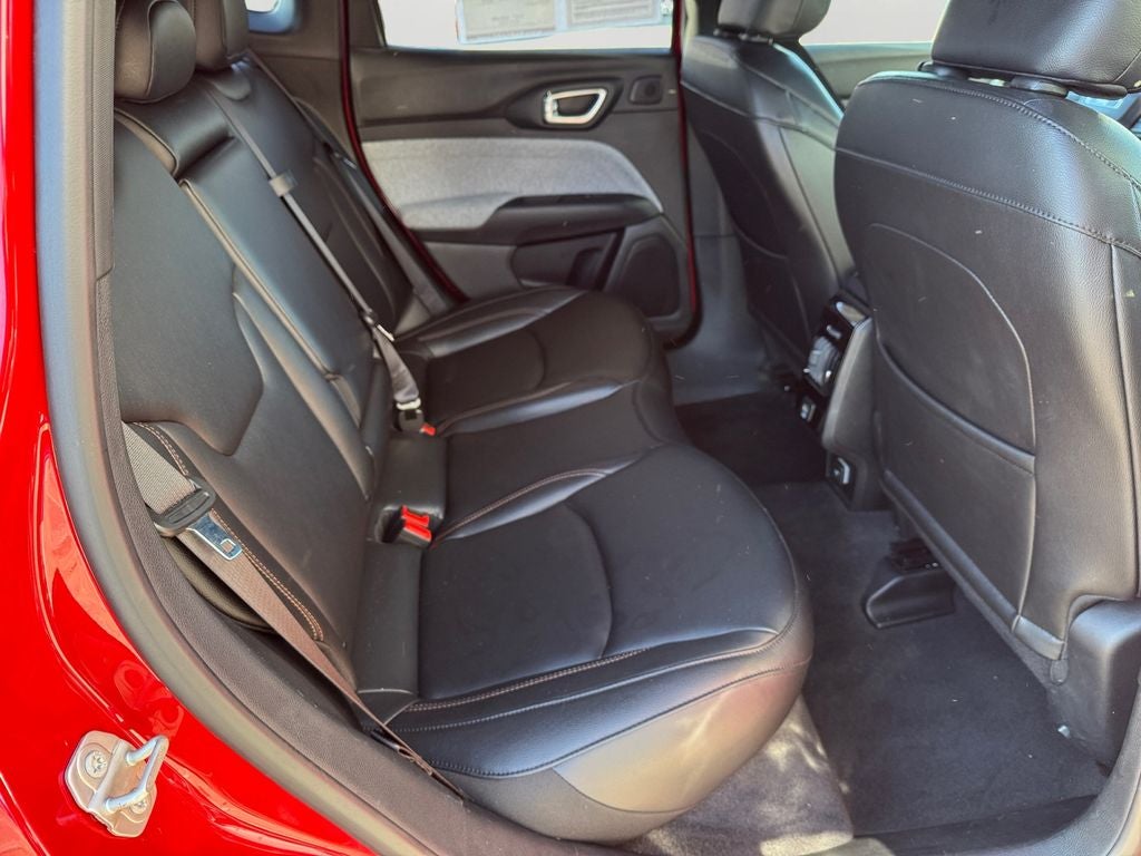 2023 Jeep Compass Latitude Lux Dual–Pane Panoramic Sunroof