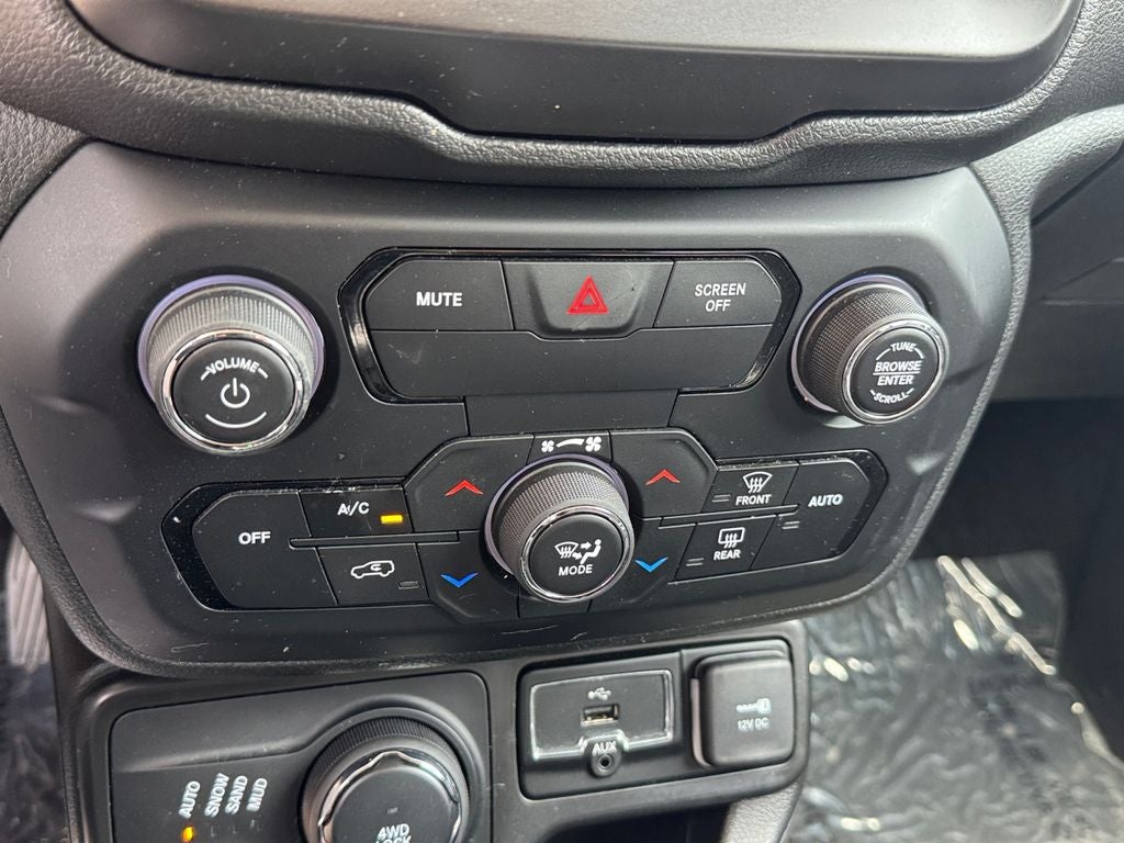 2019 Jeep Renegade Latitude Power 8–Way Adjustable